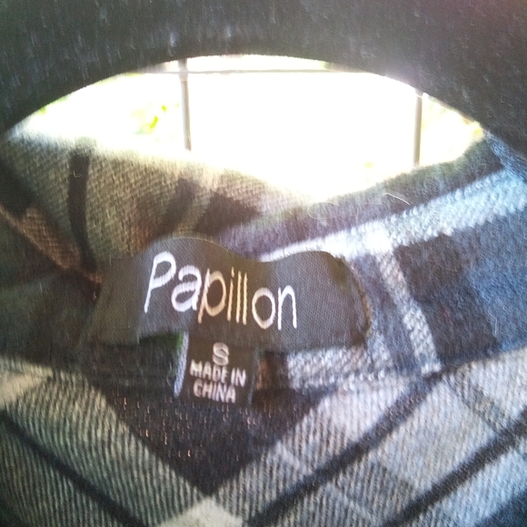 women's flannel with pockets! - Picture 3 of 4